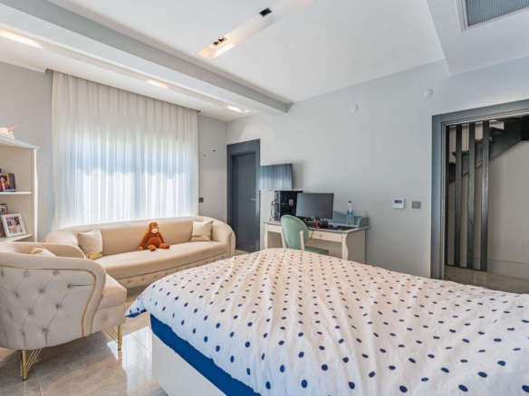 GÜZELOBADA 5+1 LÜKS VİLLA – KAPALI OTOPARK – GENİŞ BAHÇE