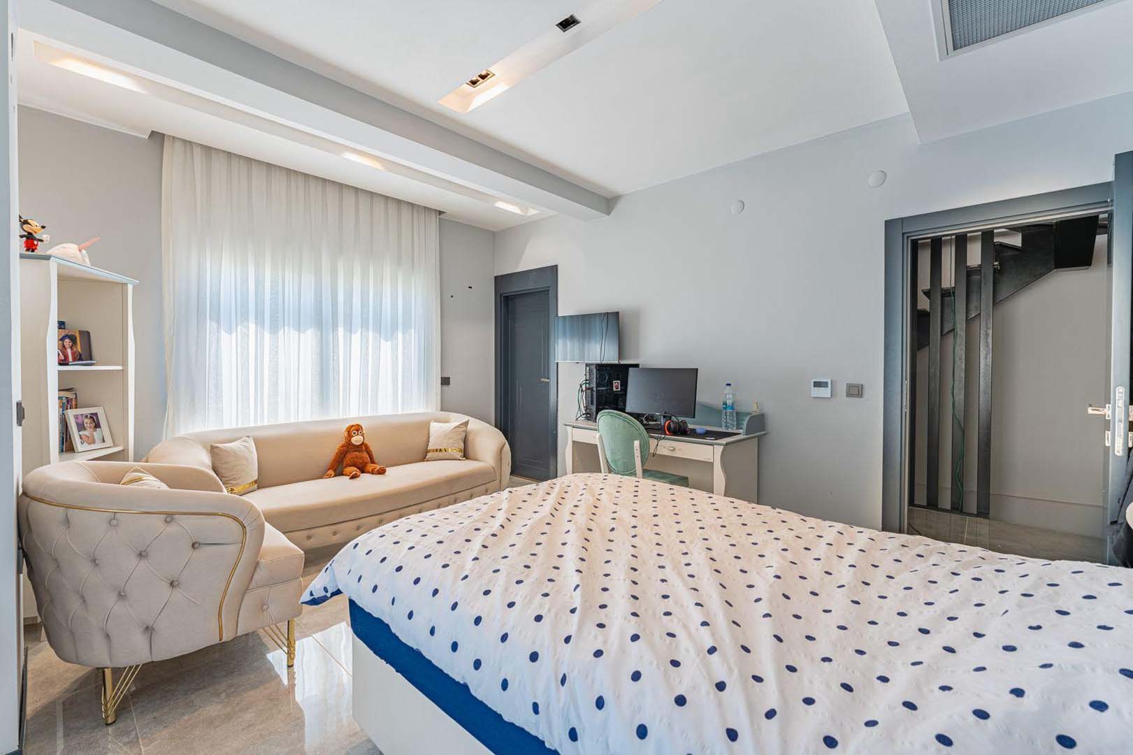 5 GÜZELOBADA 5+1 LÜKS VİLLA – KAPALI OTOPARK – GENİŞ BAHÇE