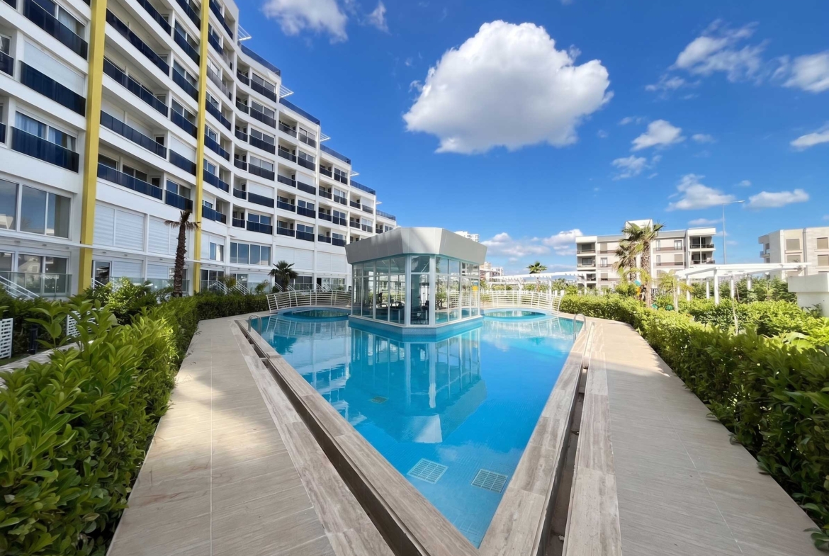 ALTINTAŞ’DA SİTE İÇİNDE, VİLLA TADINDA 4+1 LÜX TRIPLEX BAHÇE KULLANIMLI