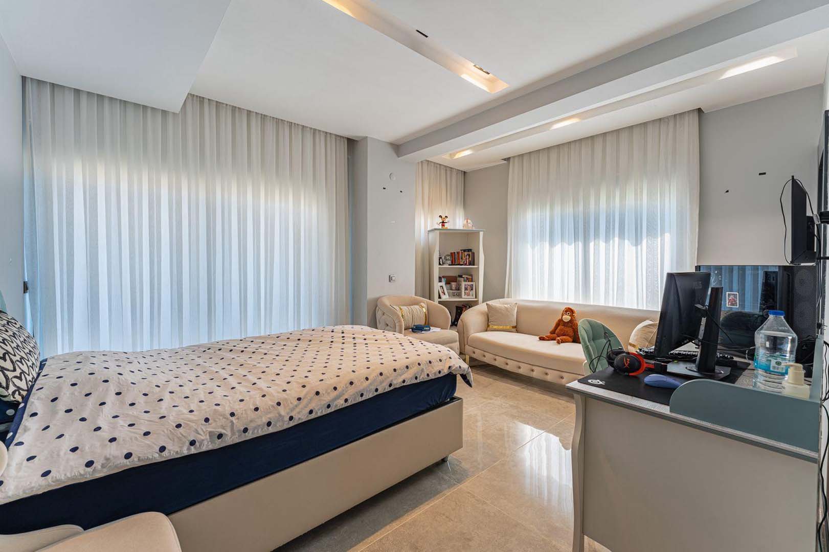 7 GÜZELOBADA 5+1 LÜKS VİLLA – KAPALI OTOPARK – GENİŞ BAHÇE