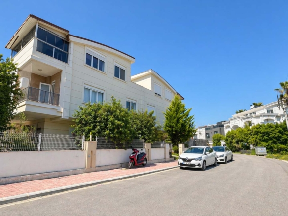 GÜZELOBA FERAH 4+1 DUBLEKS | EMSALLERİNDEN AVANTAJLI DAİRE