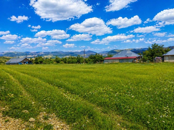 KORKUTELİ TAŞKESİĞİ 3267m² – DOĞAYLA YATIRIMI BİRLEŞTİREN TARLA