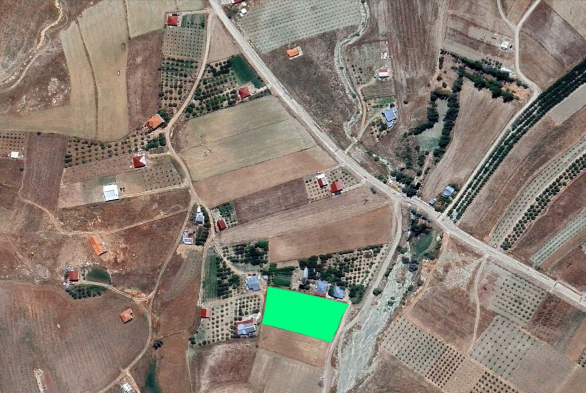 KORKUTELİ TAŞKESİĞİ 3267m² – DOĞAYLA YATIRIMI BİRLEŞTİREN TARLA