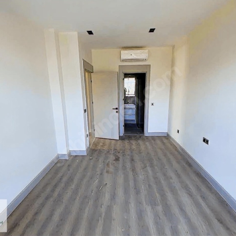 Antalya Altıntaş’ta İskanlı ve Lüks Konsept Sitede Satılık Havuz Manzaralı 2+1 Bahçe Katı Daire
