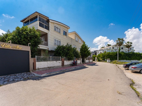 GÜZELOBA FERAH 4+1 DUBLEKS | EMSALLERİNDEN AVANTAJLI DAİRE
