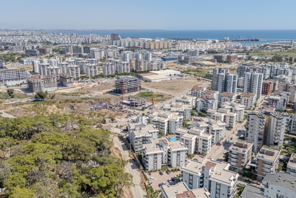 Konyaaltı Sarısu da Özellikli Sitede Katta Ebeveyn Banyolu 2+1