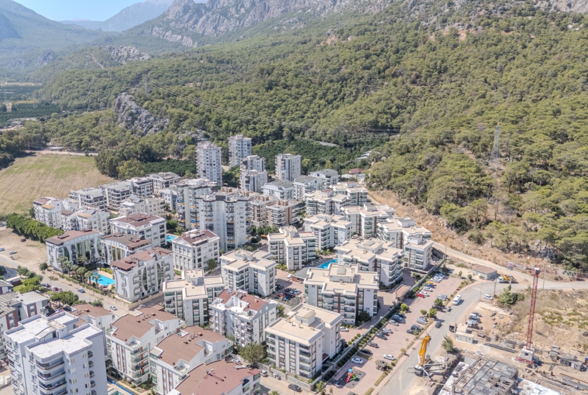 Konyaaltı Sarısu da Özellikli Sitede Katta Ebeveyn Banyolu 2+1