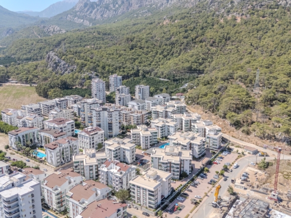 Konyaaltı Sarısu da Özellikli Sitede Katta Ebeveyn Banyolu 2+1