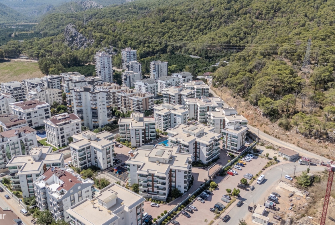 Konyaaltı Sarısu da Özellikli Sitede Katta Ebeveyn Banyolu 2+1