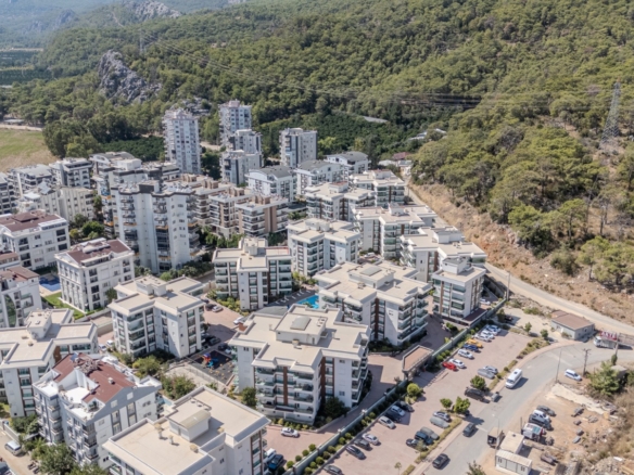 Konyaaltı Sarısu da Özellikli Sitede Katta Ebeveyn Banyolu 2+1
