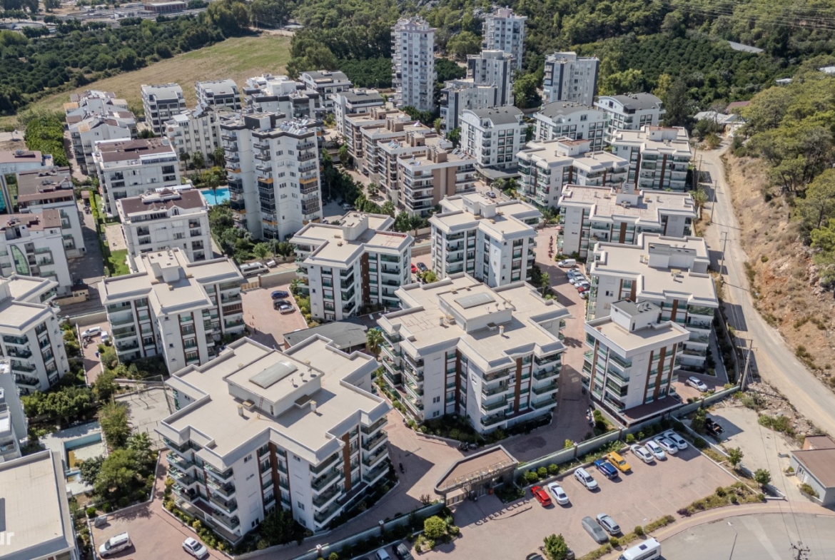 Konyaaltı Sarısu da Özellikli Sitede Katta Ebeveyn Banyolu 2+1