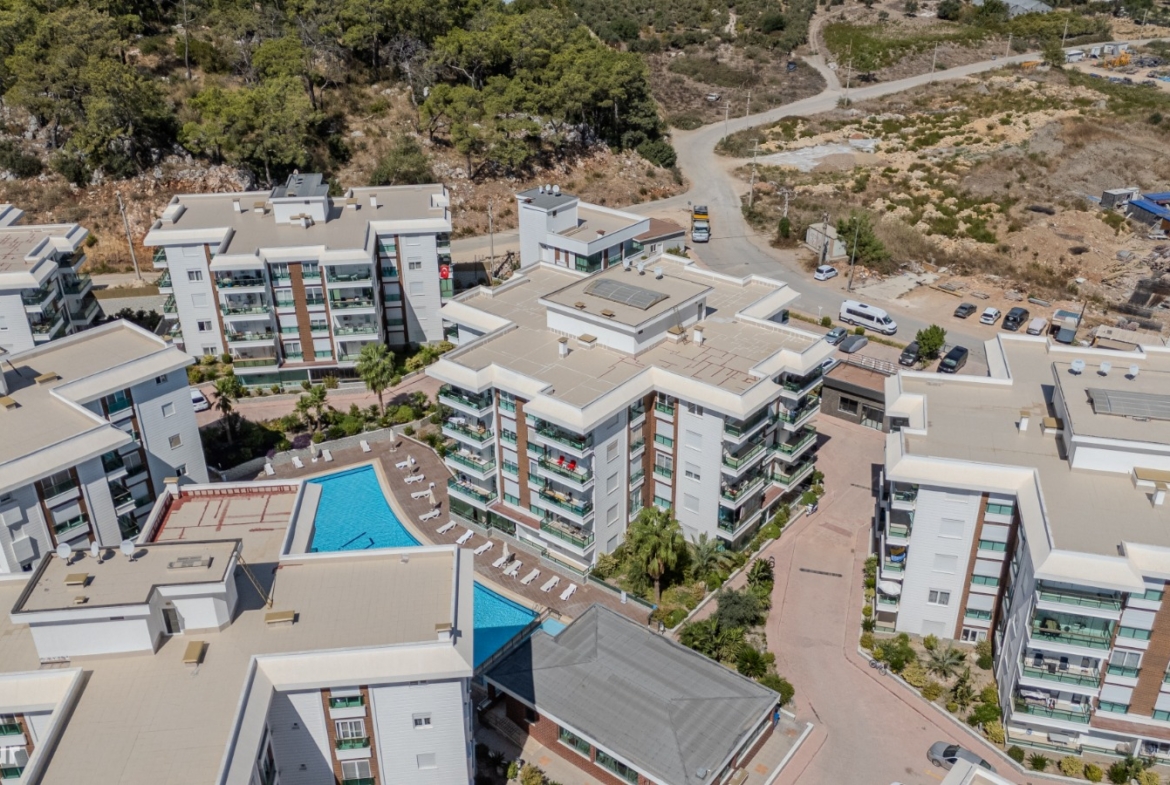 Konyaaltı Sarısu da Özellikli Sitede Katta Ebeveyn Banyolu 2+1