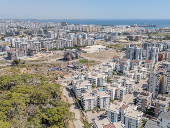 Konyaaltı Sarısu da Özellikli Sitede Katta Ebeveyn Banyolu 2+1