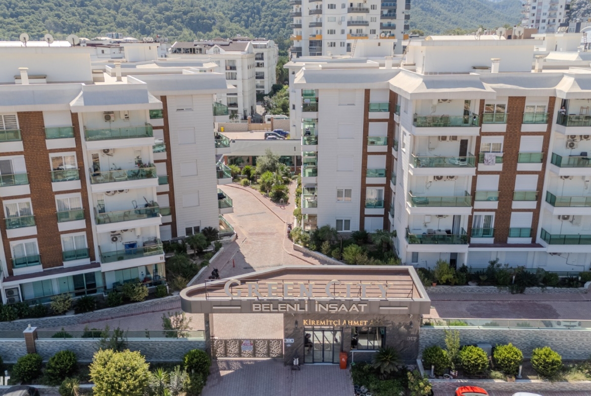Konyaaltı Sarısu da Özellikli Sitede Katta Ebeveyn Banyolu 2+1