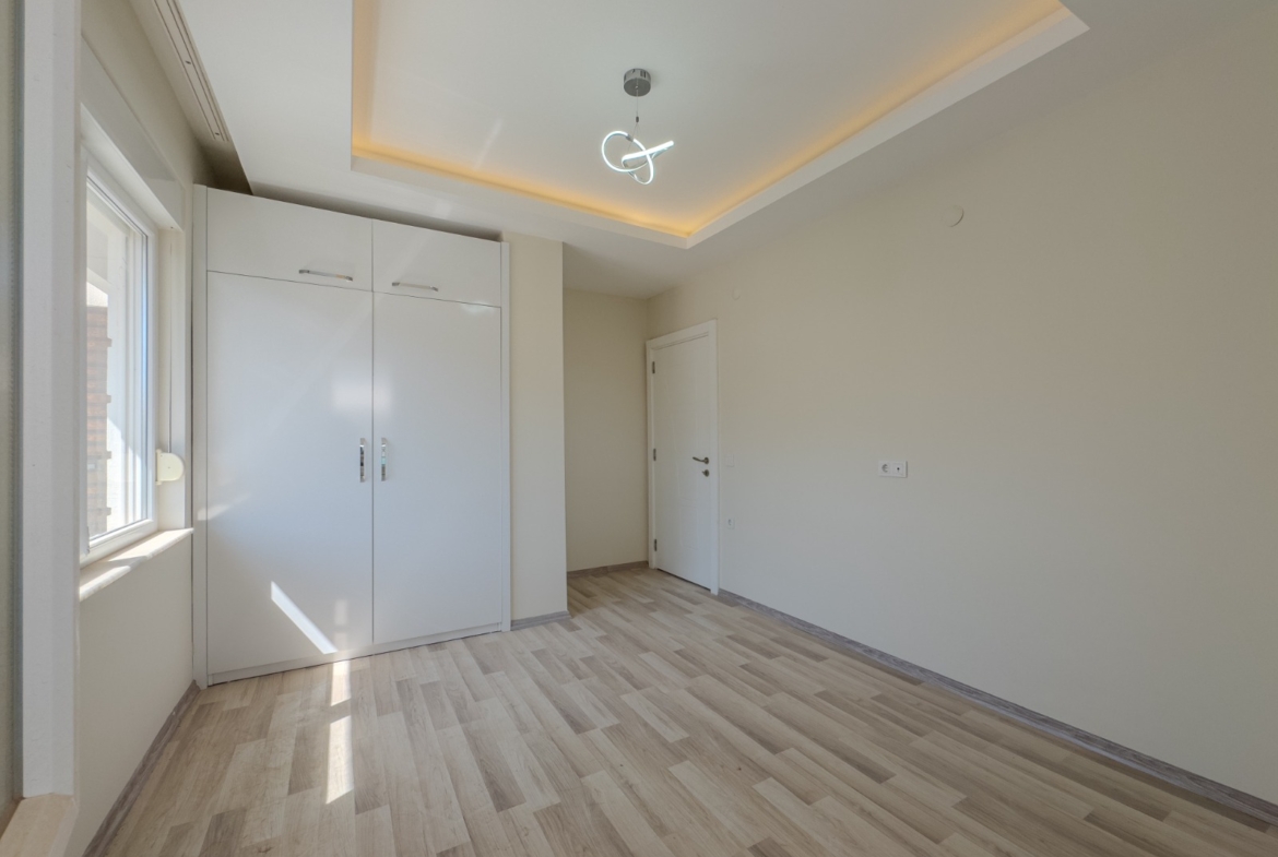 Konyaaltı Sarısu da Özellikli Sitede Katta Ebeveyn Banyolu 2+1