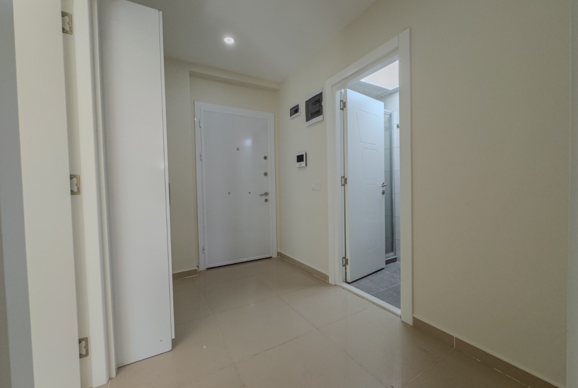 Konyaaltı Sarısu da Özellikli Sitede Katta Ebeveyn Banyolu 2+1