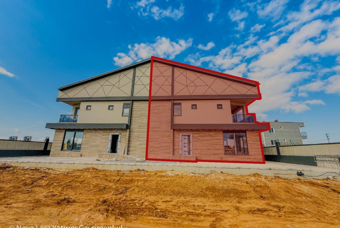 ALTINTAŞ’TA SİTE İÇERİSİNDE SATILIK 7+1 VİLLA