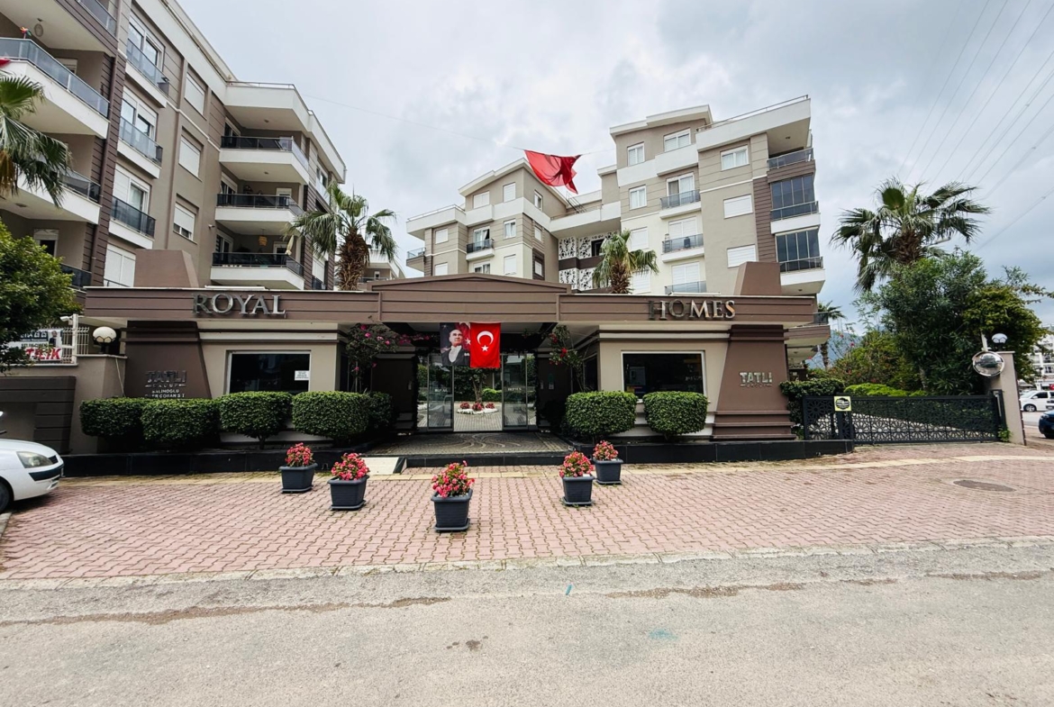 KONYAALTI HURMA’DA SİTE İÇİNDE EŞYALI SATILIK ARAKAT 2+1