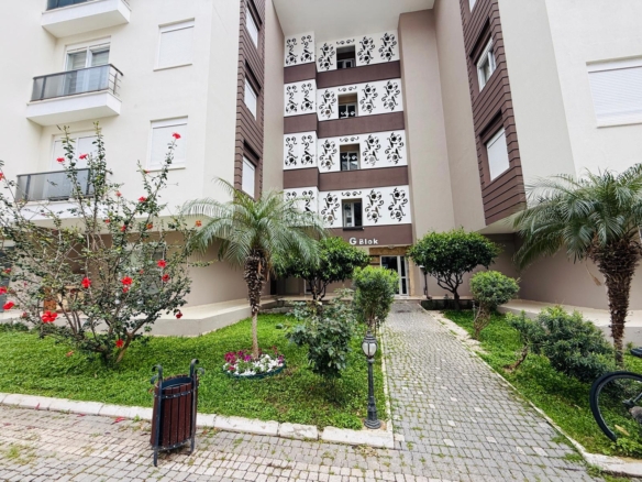 KONYAALTI HURMA’DA SİTE İÇİNDE EŞYALI SATILIK ARAKAT 2+1