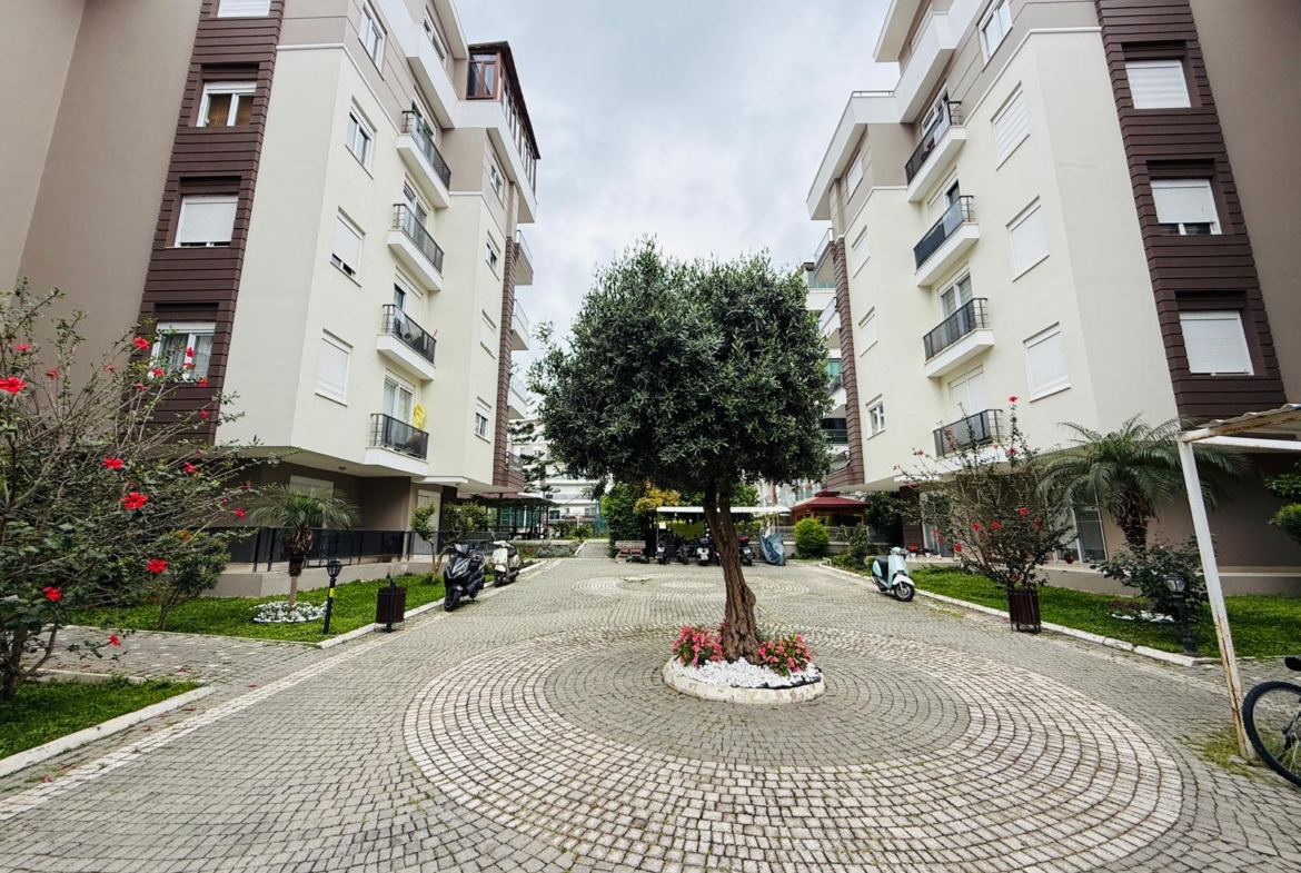 KONYAALTI HURMA’DA SİTE İÇİNDE EŞYALI SATILIK ARAKAT 2+1