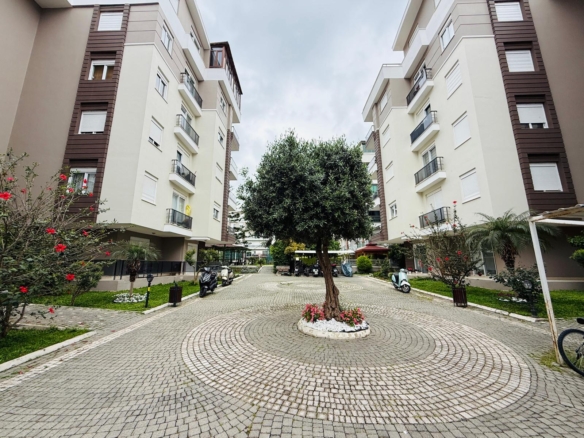 KONYAALTI HURMA’DA SİTE İÇİNDE EŞYALI SATILIK ARAKAT 2+1