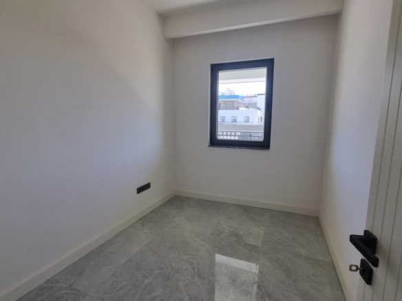 ALTINTAŞ TK 77 DE HAVUZ CEPHE KATTA 2+1 EŞYASIZ DAİRE