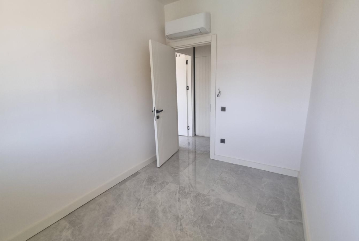 ALTINTAŞ TK 77 DE HAVUZ CEPHE KATTA 2+1 EŞYASIZ DAİRE