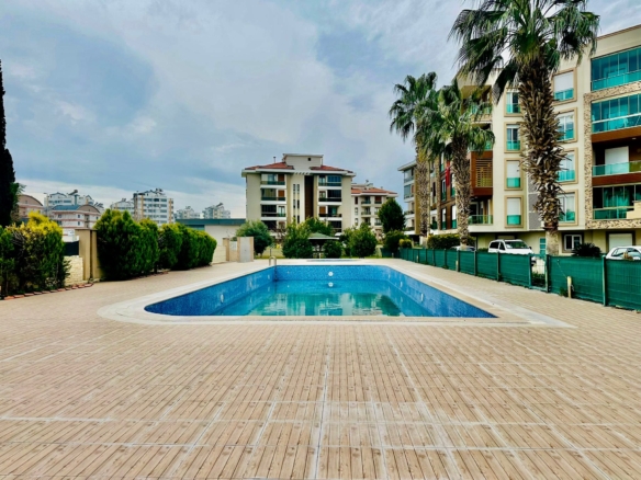 LARA’da HAVUZLU LÜKS SİTEDE 4 CEPHELİ 1+1
