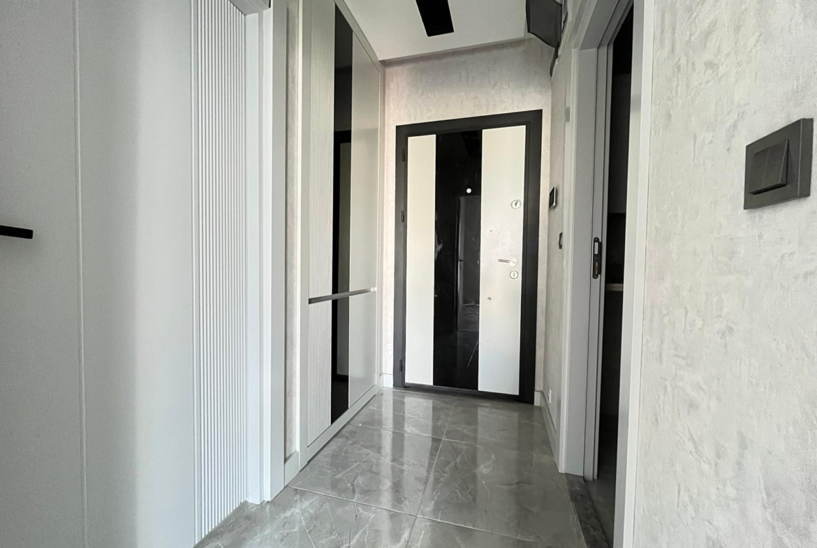ÖZÇİÇEK’te LÜX SİTE İÇİ KORİDORLU 1+1