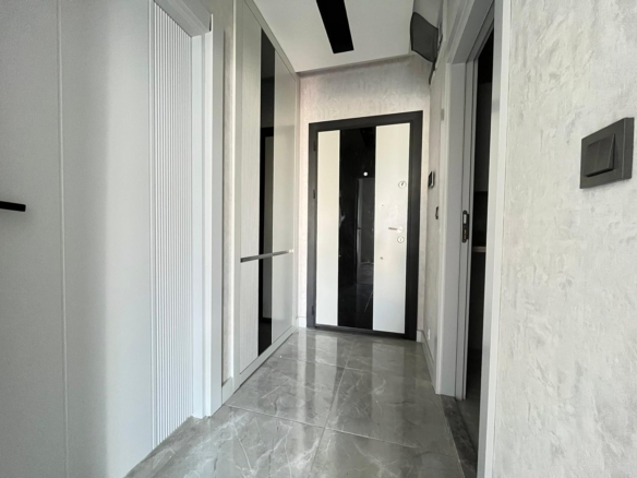 ÖZÇİÇEK’te LÜX SİTE İÇİ KORİDORLU 1+1