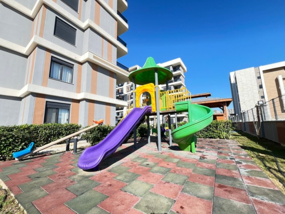 ÖZÇİÇEK’de BAHÇE KULLANIMLI, EŞYALI