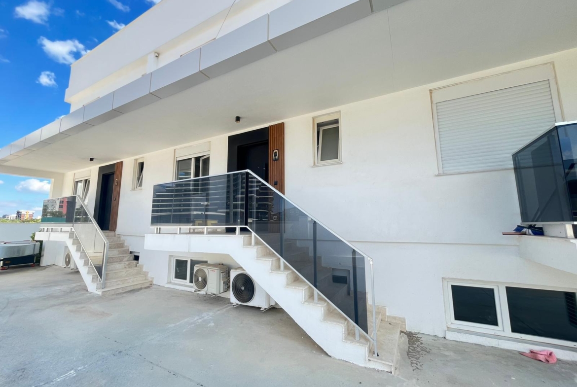 ALTINTAŞ’DA SİTE İÇİNDE, VİLLA TADINDA 4+1 LÜX TRIPLEX BAHÇE KULLANIMLI