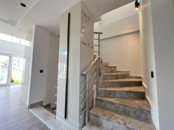 ALTINTAŞ’DA SİTE İÇİNDE, VİLLA TADINDA 4+1 LÜX TRIPLEX BAHÇE KULLANIMLI