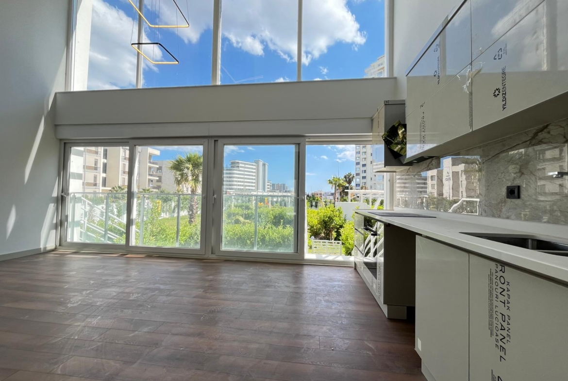 ALTINTAŞ’DA SİTE İÇİNDE, VİLLA TADINDA 4+1 LÜX TRIPLEX BAHÇE KULLANIMLI