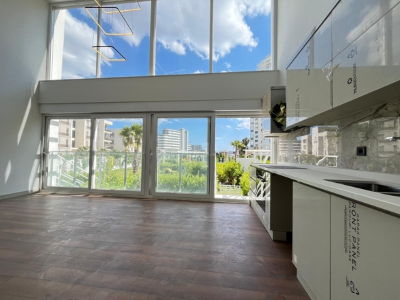 ALTINTAŞ’DA SİTE İÇİNDE, VİLLA TADINDA 4+1 LÜX TRIPLEX BAHÇE KULLANIMLI