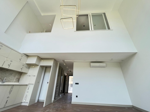 ALTINTAŞ’DA SİTE İÇİNDE, VİLLA TADINDA 4+1 LÜX TRIPLEX BAHÇE KULLANIMLI