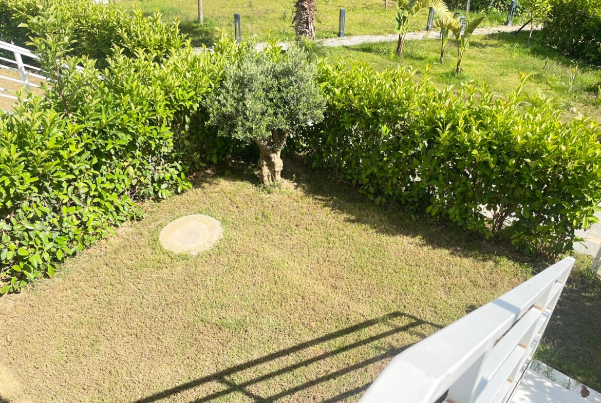 ALTINTAŞ’DA SİTE İÇİNDE, VİLLA TADINDA 4+1 LÜX TRIPLEX BAHÇE KULLANIMLI