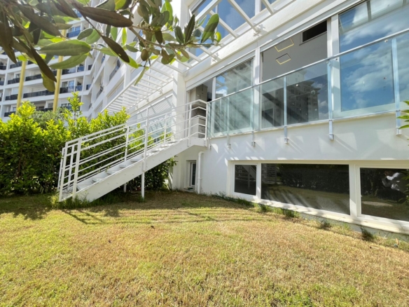 ALTINTAŞ’DA SİTE İÇİNDE, VİLLA TADINDA 4+1 LÜX TRIPLEX BAHÇE KULLANIMLI