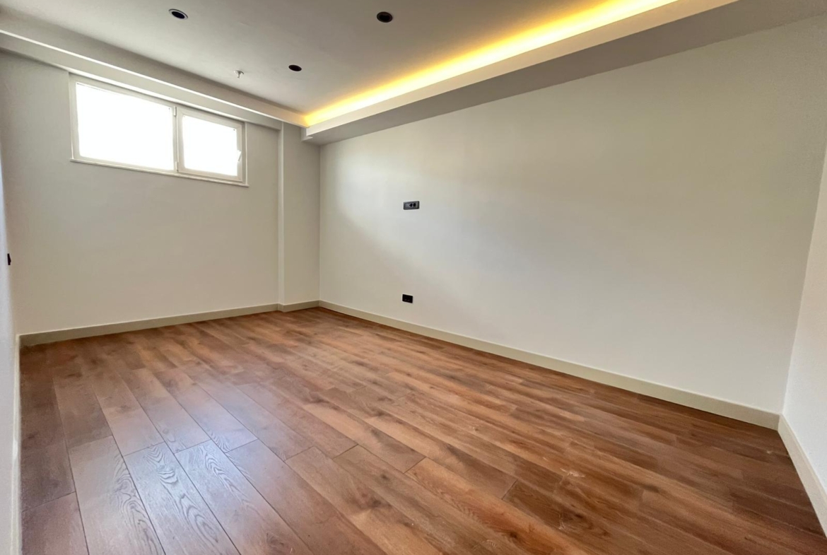 ALTINTAŞ’DA SİTE İÇİNDE, VİLLA TADINDA 4+1 LÜX TRIPLEX BAHÇE KULLANIMLI