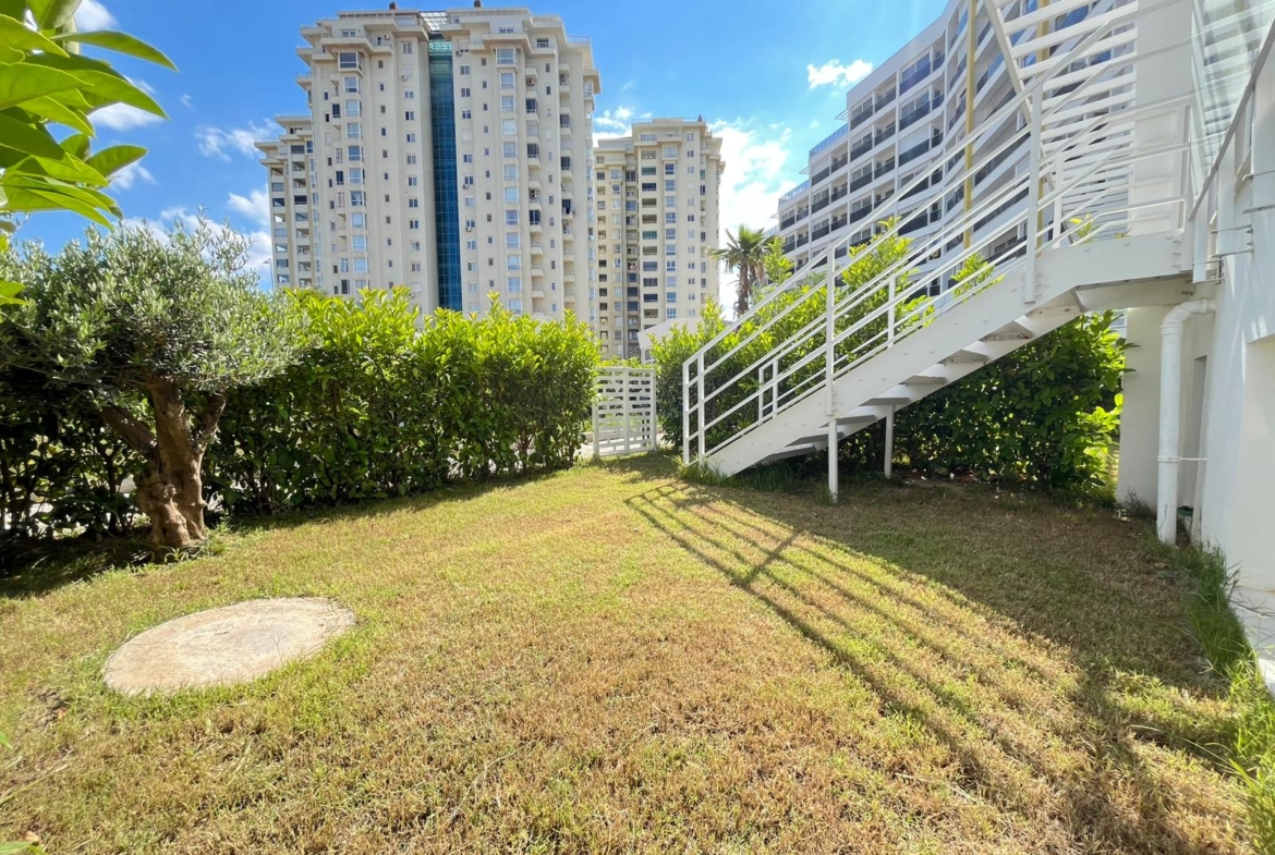 ALTINTAŞ’DA SİTE İÇİNDE, VİLLA TADINDA 4+1 LÜX TRIPLEX BAHÇE KULLANIMLI