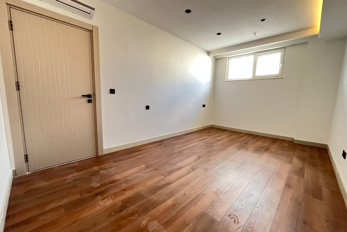 ALTINTAŞ’DA SİTE İÇİNDE, VİLLA TADINDA 4+1 LÜX TRIPLEX BAHÇE KULLANIMLI