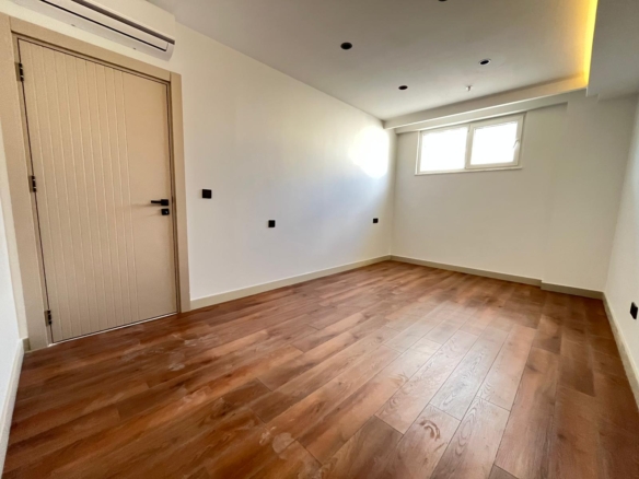 ALTINTAŞ’DA SİTE İÇİNDE, VİLLA TADINDA 4+1 LÜX TRIPLEX BAHÇE KULLANIMLI