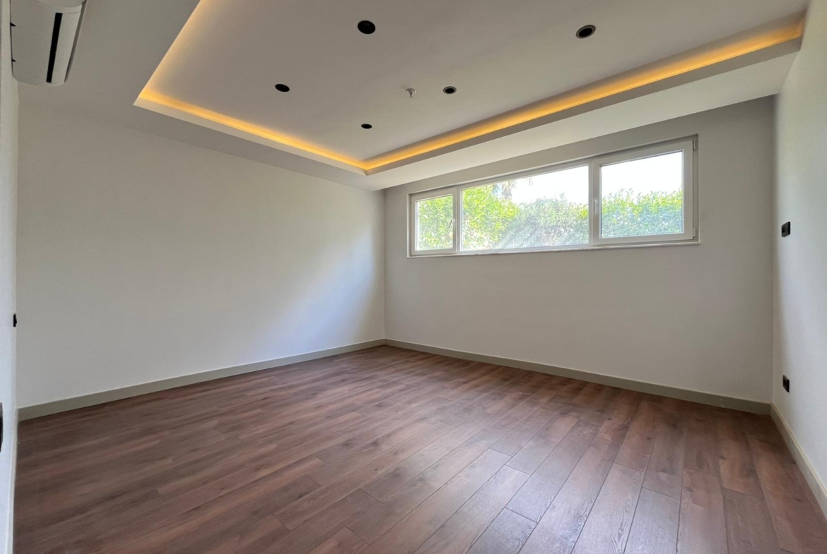 ALTINTAŞ’DA SİTE İÇİNDE, VİLLA TADINDA 4+1 LÜX TRIPLEX BAHÇE KULLANIMLI