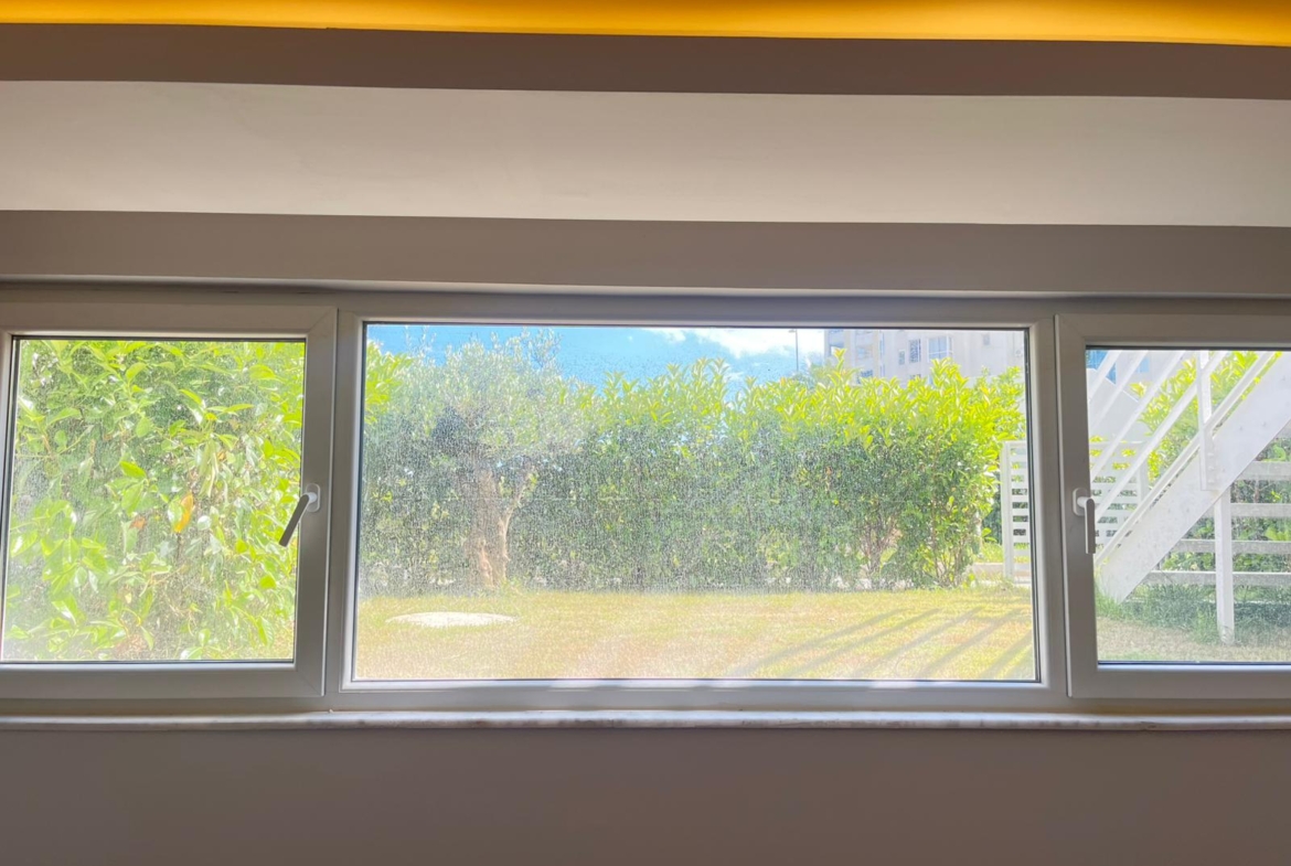 ALTINTAŞ’DA SİTE İÇİNDE, VİLLA TADINDA 4+1 LÜX TRIPLEX BAHÇE KULLANIMLI