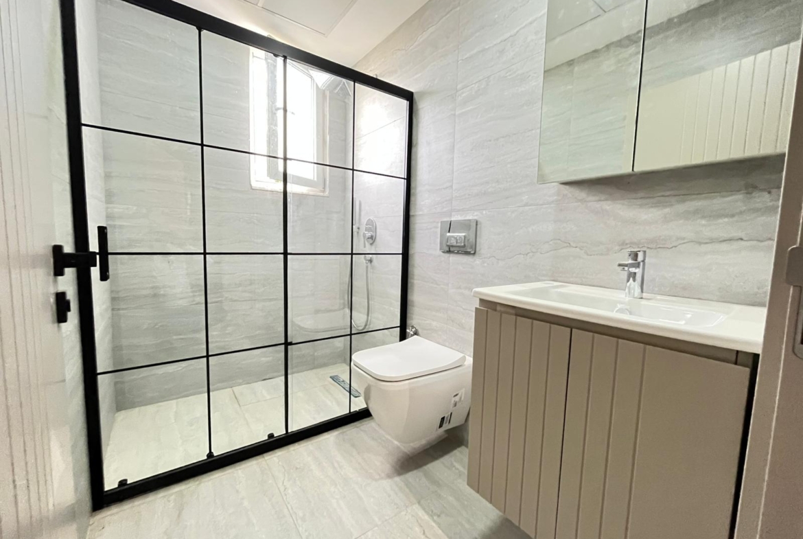 ALTINTAŞ’DA SİTE İÇİNDE, VİLLA TADINDA 4+1 LÜX TRIPLEX BAHÇE KULLANIMLI