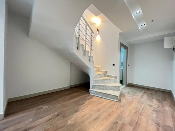 ALTINTAŞ’DA SİTE İÇİNDE, VİLLA TADINDA 4+1 LÜX TRIPLEX BAHÇE KULLANIMLI