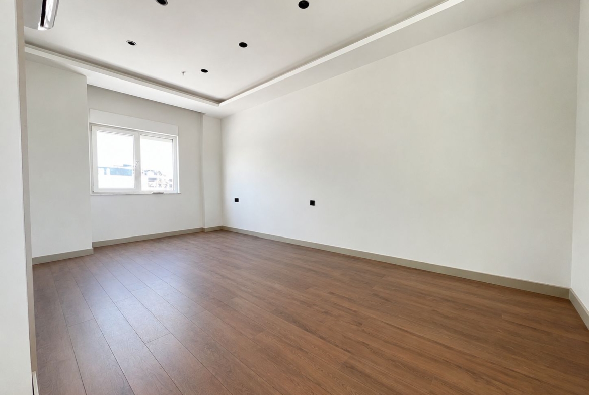 ALTINTAŞ’DA SİTE İÇİNDE, VİLLA TADINDA 4+1 LÜX TRIPLEX BAHÇE KULLANIMLI