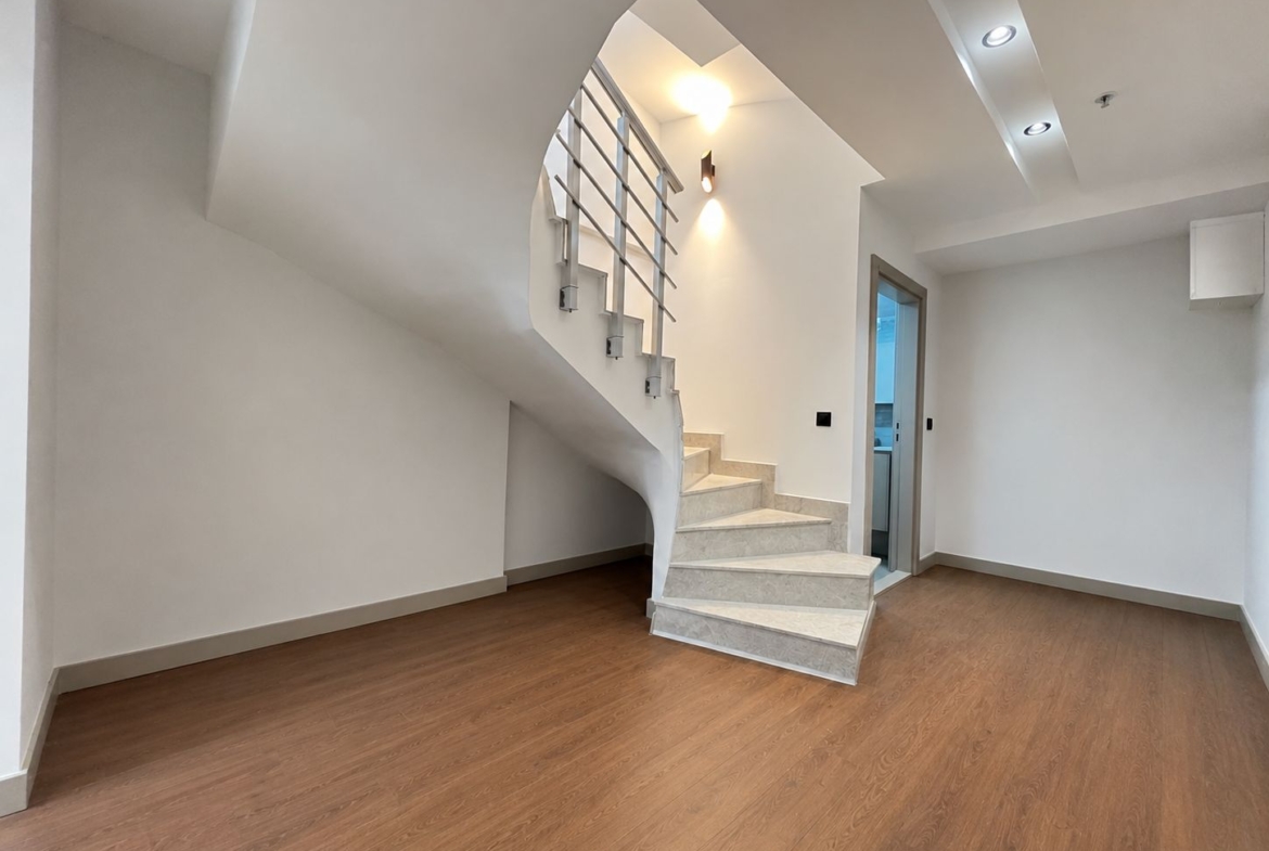 ALTINTAŞ’DA SİTE İÇİNDE, VİLLA TADINDA 4+1 LÜX TRIPLEX BAHÇE KULLANIMLI