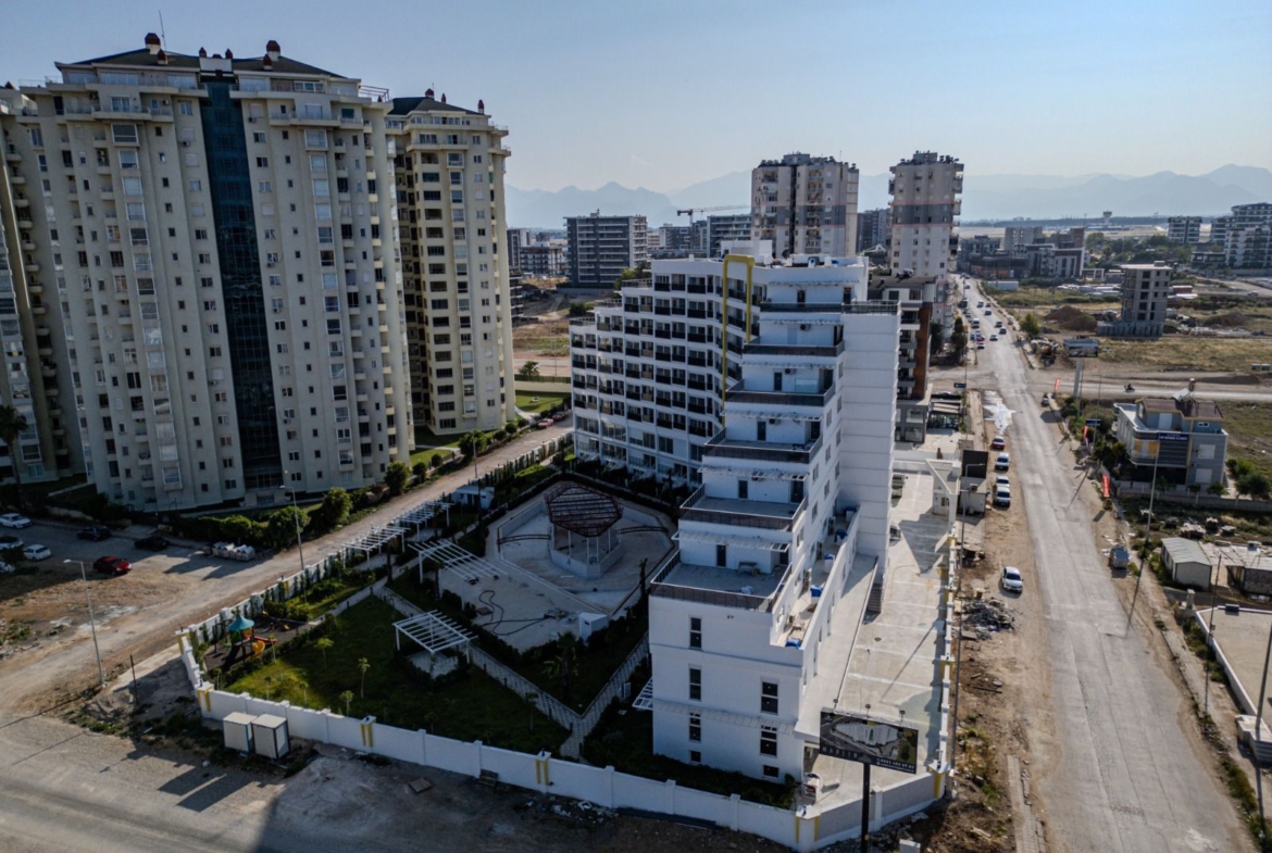 ALTINTAŞ’DA SİTE İÇİNDE, VİLLA TADINDA 4+1 LÜX TRIPLEX BAHÇE KULLANIMLI
