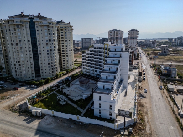 ALTINTAŞ’DA SİTE İÇİNDE, VİLLA TADINDA 4+1 LÜX TRIPLEX BAHÇE KULLANIMLI